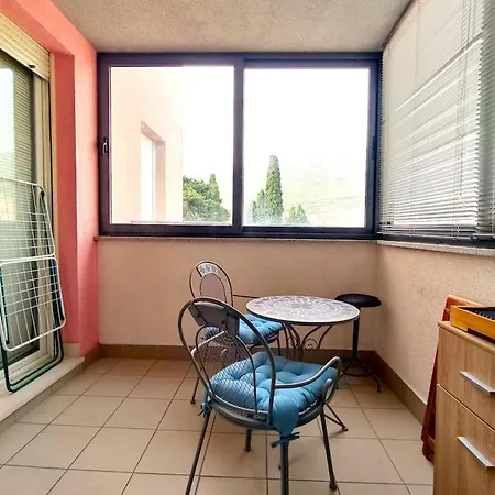 Apartment Riposo - Excellent Location, Free Parking Kastela