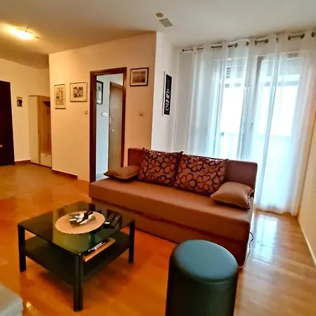 Riposo With Free Parking - Near The Apartman Kaštela